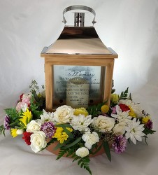 Lantern with fresh flowers -A local Pittsburgh florist for flowers in Pittsburgh. PA